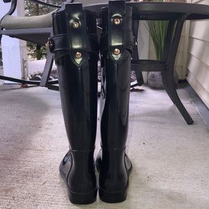 Coach rain boots!😍